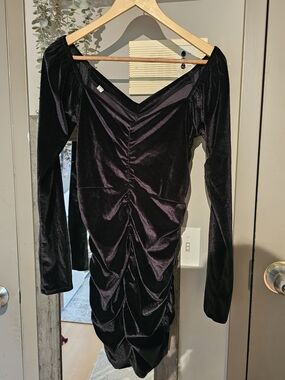 🔥 Bundle 3/15💲🔥elvet Ruched Long-Sleeve Dress in Deep Plum